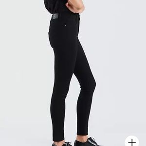 Levi’s 721 High Rise Skinny Jean